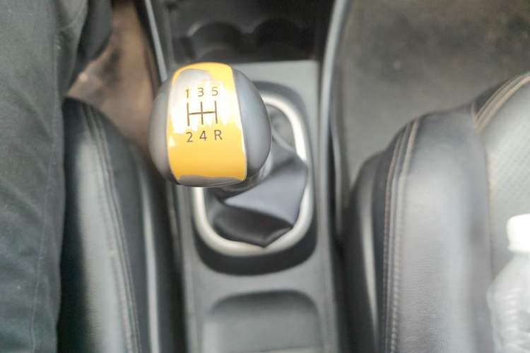 Used Nissan Sylphy 2012 Classic 1.6XE Manual Comfort Edition Gear Lever
