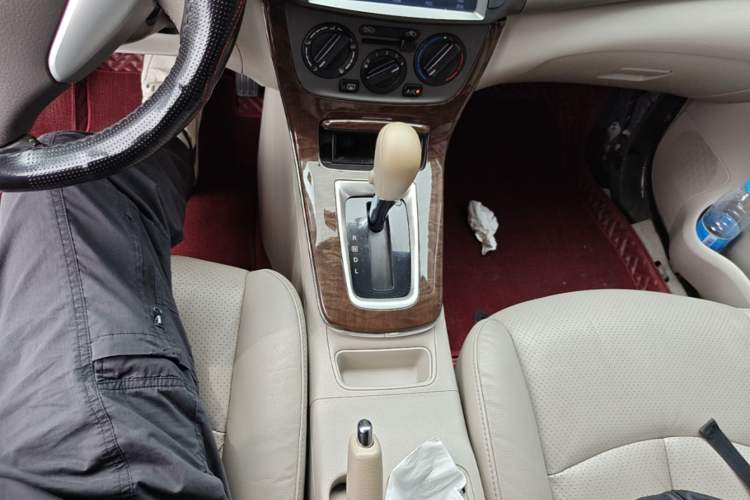 Used Nissan Sylphy 2012 1.6 XL CVT Luxury Edition Gear Lever