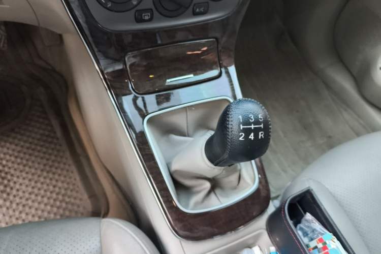 Used Nissan Sylphy 2012 1.6 XL Manual Luxury Edition Gear Lever