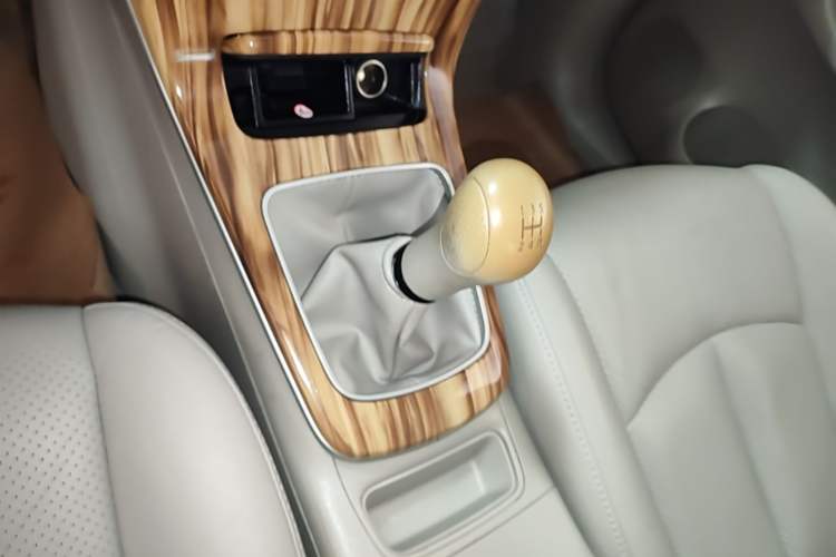 Used Nissan Sylphy 2012 1.6 XL Manual Luxury Edition Gear Lever