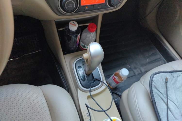 Used Nissan Sylphy 2012 Classic 1.6XE Automatic Comfort Edition Gear Lever