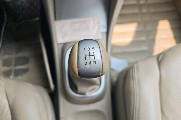 Used Nissan Sylphy 2012 Classic 1.6XE Manual Comfort Edition Gear Lever