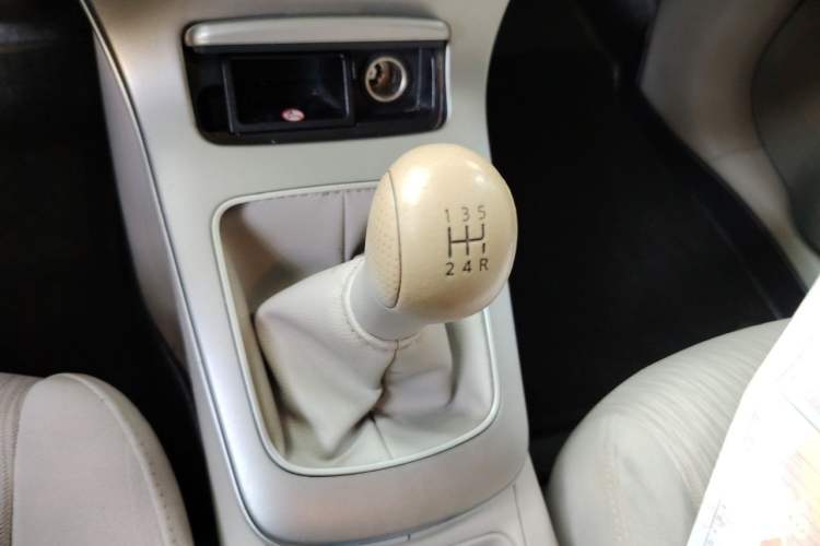 Used Nissan Sylphy 2012 1.6XE Manual Comfort Edition Gear Lever