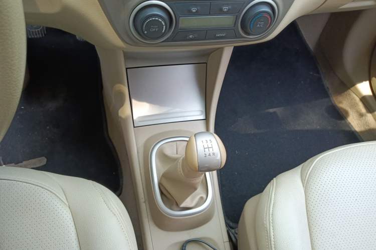 Used Nissan Sylphy 2012 Classic 1.6XE Manual Comfort Edition Gear Lever