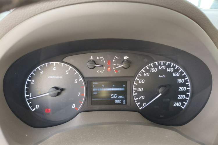 Used Nissan Sylphy 2012 1.6 XL Manual Luxury Edition Instrument Cluster