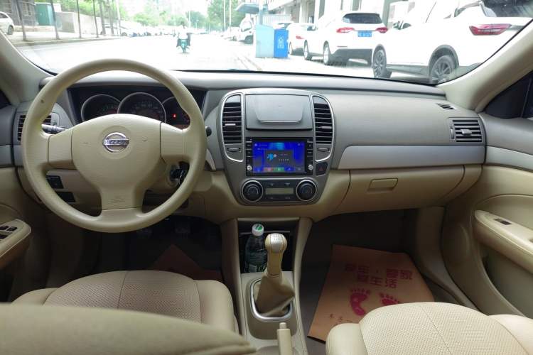Used Nissan Sylphy 2012 Classic 1.6XE Manual Comfort Edition Interior 2
