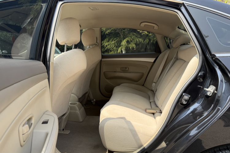Used Nissan Sylphy 2012 Classic 1.6XE Automatic Comfort Edition Interior 3