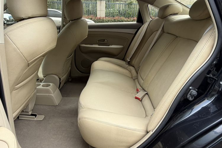Used Nissan Sylphy 2012 Classic 1.6XE Automatic Comfort Edition Interior 4
