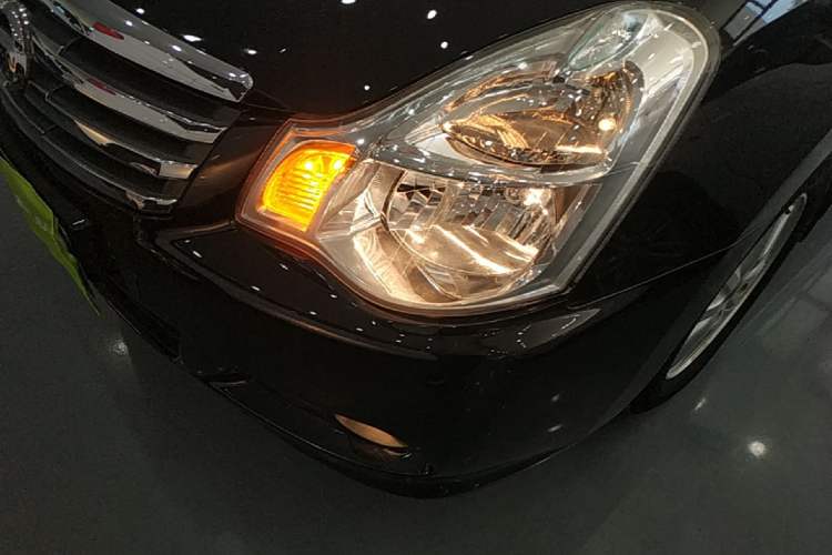 Used Nissan Sylphy 2012 Classic 1.6XE Manual Comfort Edition Left Front Headlight