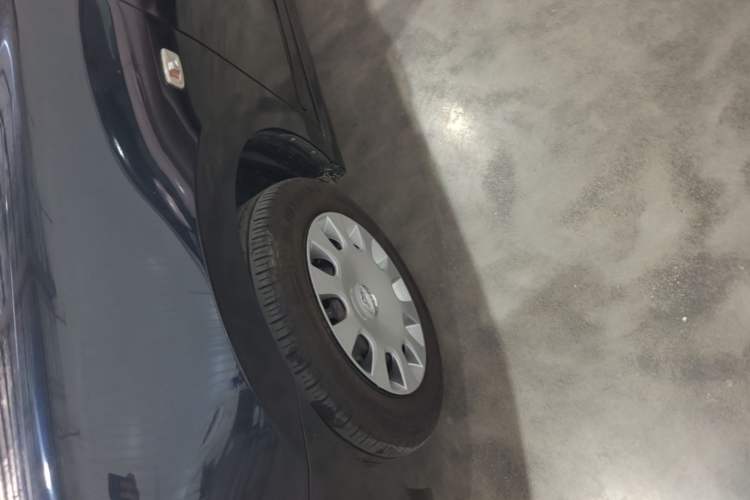 Used Nissan Sylphy 2012 Classic 1.6XE Manual Comfort Edition Left Front Wheel Hub