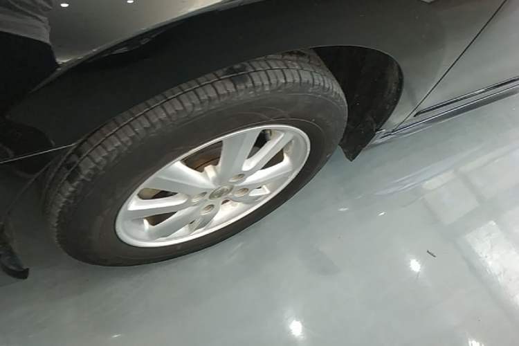 Used Nissan Sylphy 2012 Classic 1.6XE Manual Comfort Edition Left Front Wheel Hub