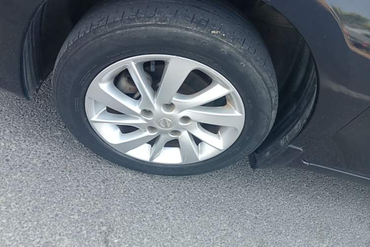 Used Nissan Sylphy 2012 1.6 XL Manual Luxury Edition Left Front Wheel Hub