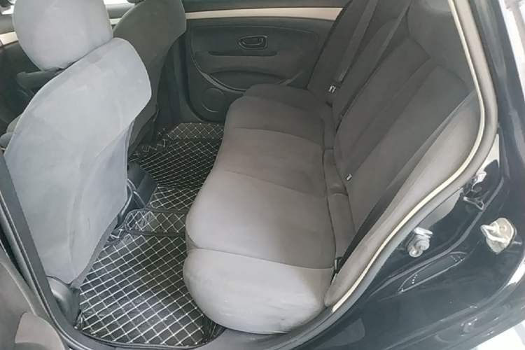 Used Nissan Sylphy 2012 Classic 1.6XE Manual Comfort Edition Left Rear Seat