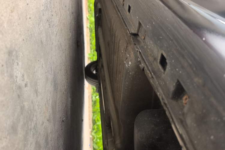 Used Nissan Sylphy 2012 Classic 1.6XE Manual Comfort Edition Left Side Sill