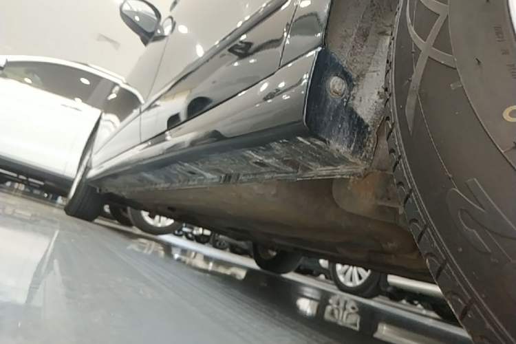 Used Nissan Sylphy 2012 Classic 1.6XE Manual Comfort Edition Left Side Sill