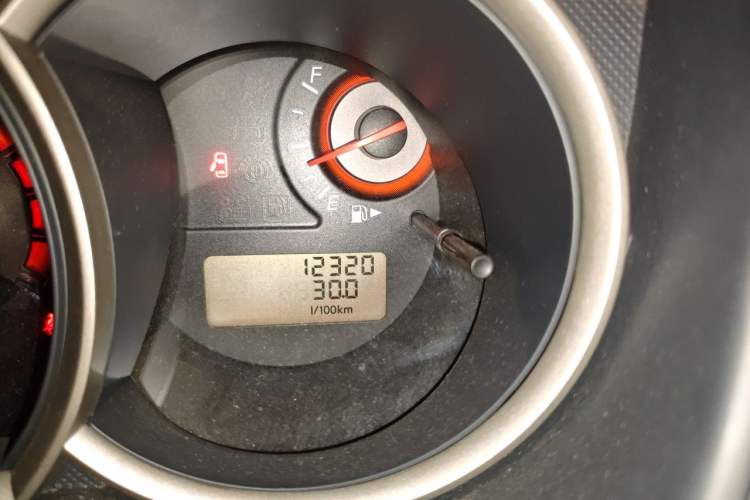 Used Nissan Sylphy 2012 Classic 1.6XE Manual Comfort Edition Odometer Close Up