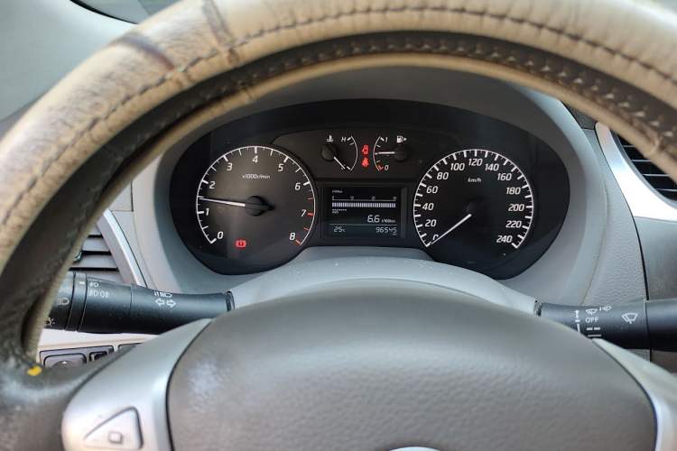 Used Nissan Sylphy 2012 1.6 XL Manual Luxury Edition Odometer Close Up