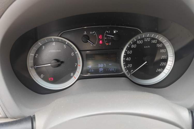 Used Nissan Sylphy 2012 1.8XL CVT Luxury Edition Odometer Close Up