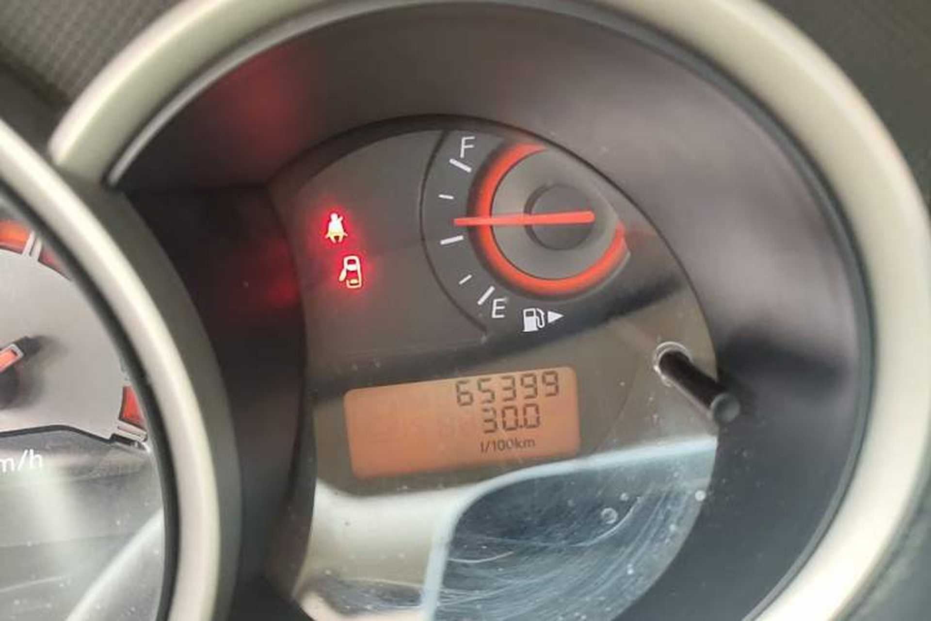 Used Nissan Sylphy 2012 Classic 1.6XE Manual Comfort Edition Odometer Close Up