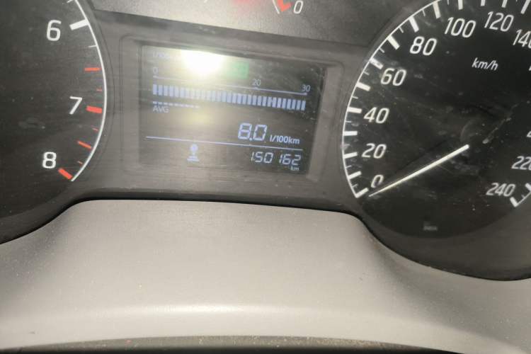 Used Nissan Sylphy 2012 1.6 XL Manual Luxury Edition Odometer Close Up