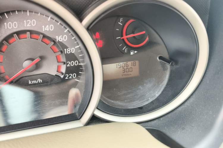 Used Nissan Sylphy 2012 Classic 1.6XE Manual Comfort Edition Odometer Close Up