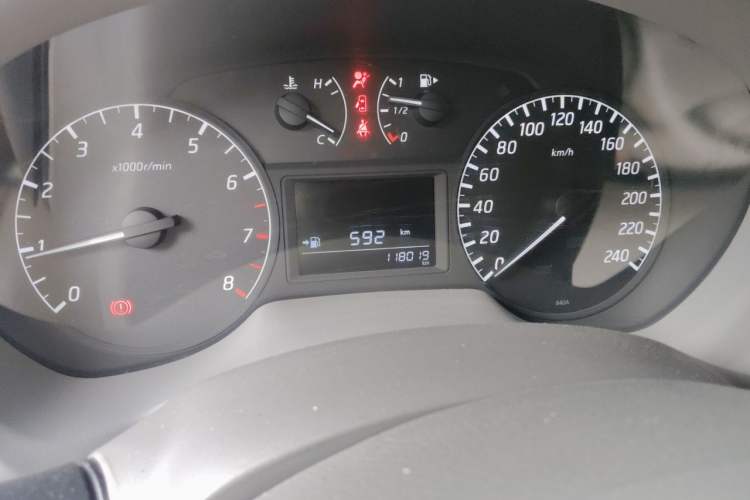 Used Nissan Sylphy 2012 1.6 XL Manual Luxury Edition Odometer Close Up