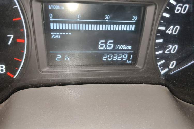 Used Nissan Sylphy 2012 1.6 XL Manual Luxury Edition Odometer Close Up