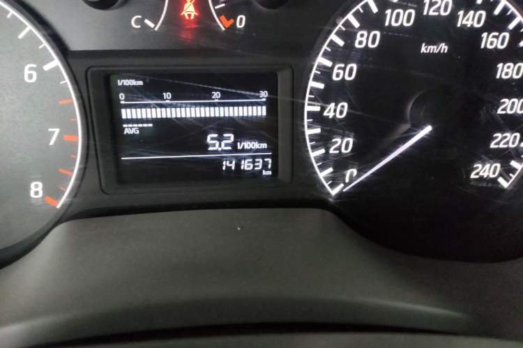 Used Nissan Sylphy 2012 1.6 XL Manual Luxury Edition Odometer Close Up
