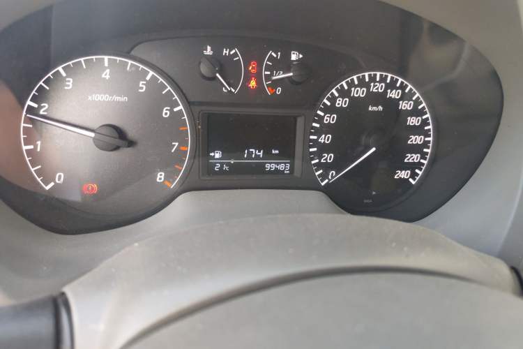 Used Nissan Sylphy 2012 1.6 XL Manual Luxury Edition Odometer Close Up
