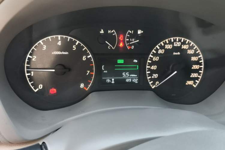 Used Nissan Sylphy 2012 1.6 XL Manual Luxury Edition Odometer Close Up