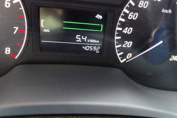 Used Nissan Sylphy 2012 1.6 XL Manual Luxury Edition Odometer Close Up