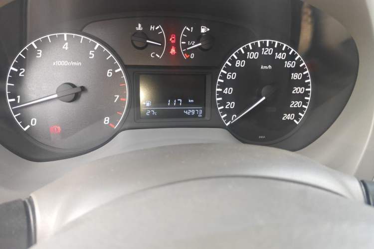 Used Nissan Sylphy 2012 1.6 XL Manual Luxury Edition Odometer Close Up