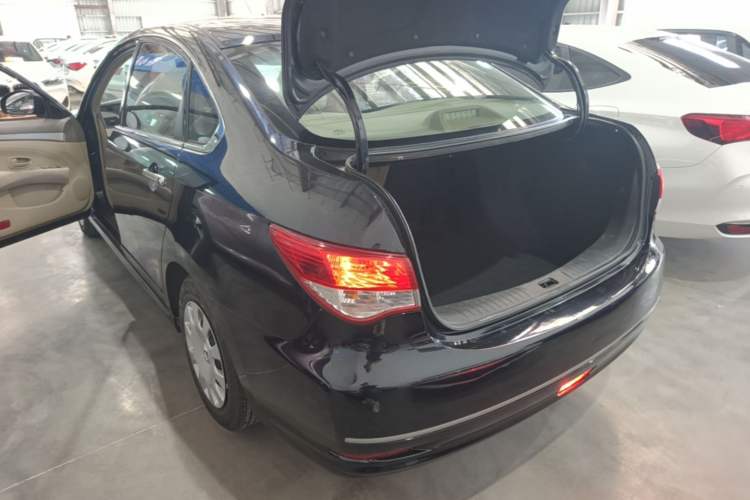 Used Nissan Sylphy 2012 Classic 1.6XE Manual Comfort Edition Rear Left 45 Deg