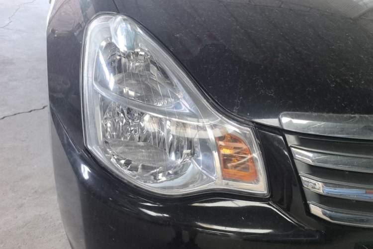 Used Nissan Sylphy 2012 Classic 1.6XE Manual Comfort Edition Right Front Headlight