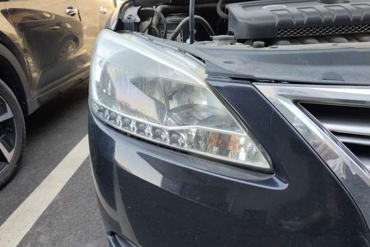 Used Nissan Sylphy 2012 1.6 XL Manual Luxury Edition Right Front Headlight