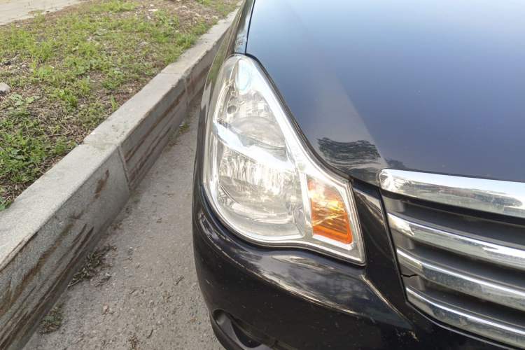 Used Nissan Sylphy 2012 Classic 1.6XE Manual Comfort Edition Right Front Headlight