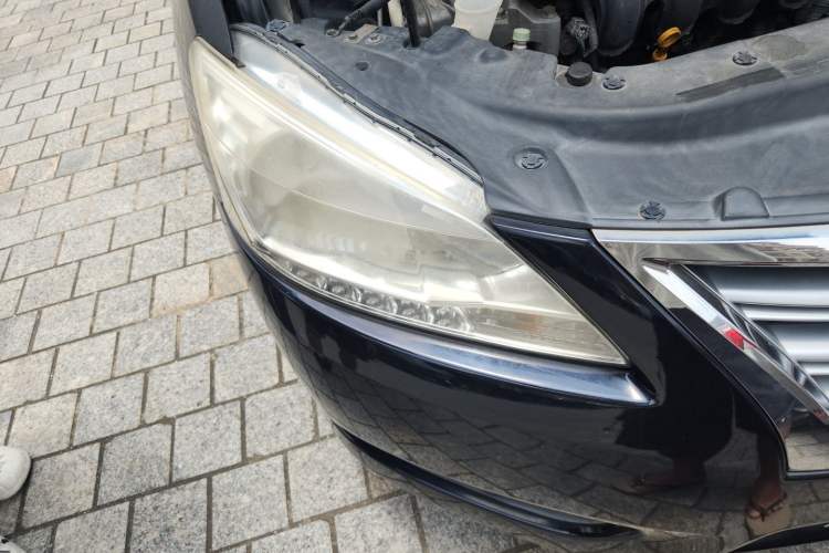 Used Nissan Sylphy 2012 1.6XE CVT Comfort Edition Right Front Headlight