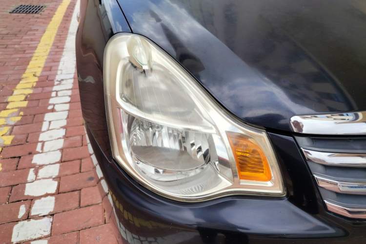 Used Nissan Sylphy 2012 Classic 1.6XE Manual Comfort Edition Right Front Headlight
