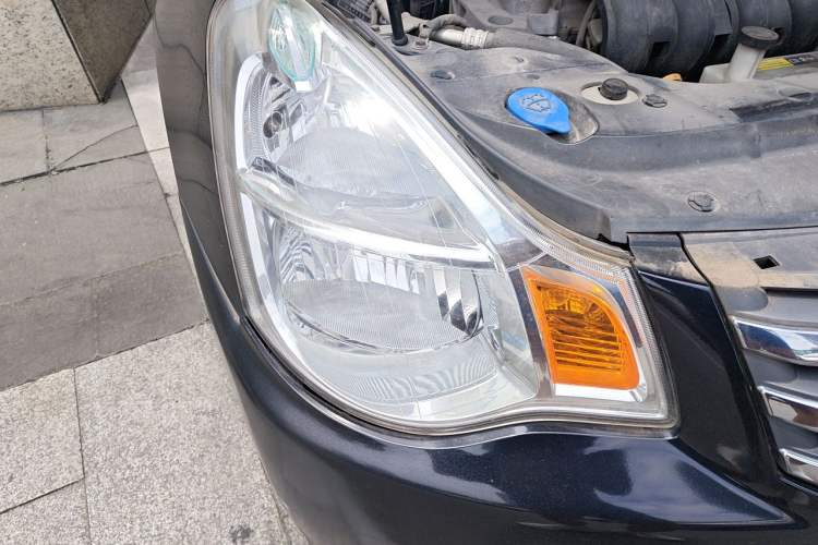 Used Nissan Sylphy 2012 Classic 1.6 XL Automatic Luxury Edition Right Front Headlight