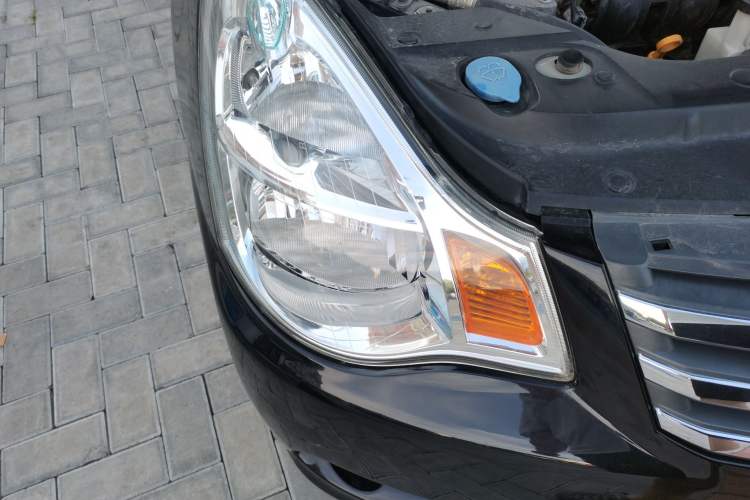Used Nissan Sylphy 2012 Classic 1.6XE Automatic Comfort Edition Right Front Headlight