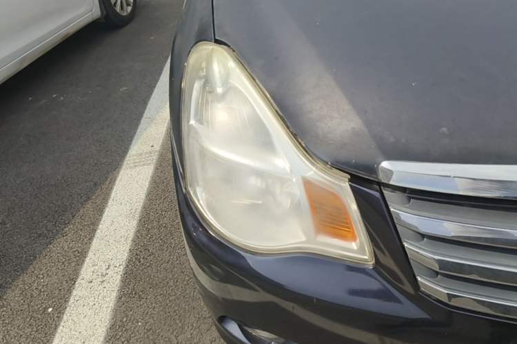 Used Nissan Sylphy 2012 Classic 1.6XE Manual Comfort Edition Right Front Headlight