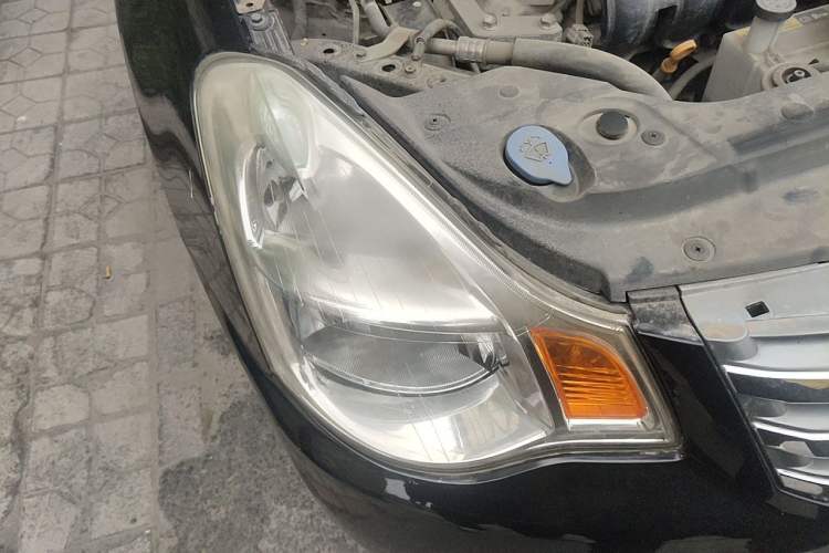 Used Nissan Sylphy 2012 Classic 1.6XE Manual Comfort Edition Right Front Headlight