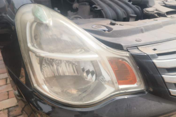 Used Nissan Sylphy 2012 Classic 1.6XE Manual Comfort Edition Right Front Headlight