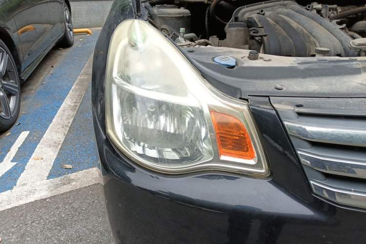 Used Nissan Sylphy 2012 Classic 1.6XE Manual Comfort Edition Right Front Headlight