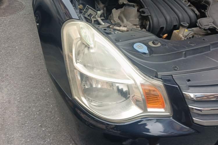 Used Nissan Sylphy 2012 Classic 1.6XE Automatic Comfort Edition Right Front Headlight