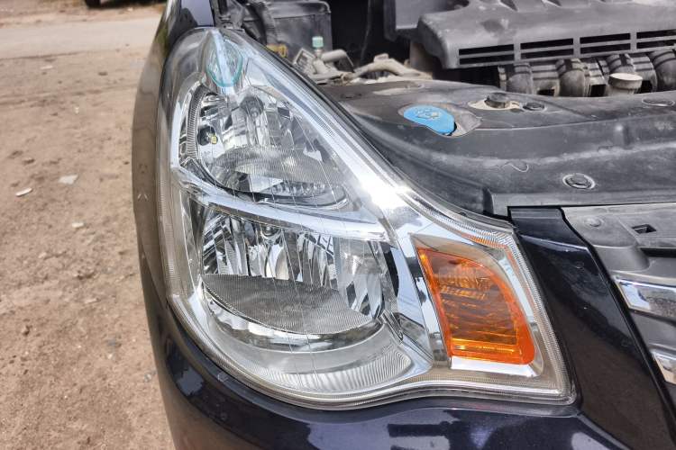 Used Nissan Sylphy 2012 Classic 1.6XE Manual Comfort Edition Right Front Headlight