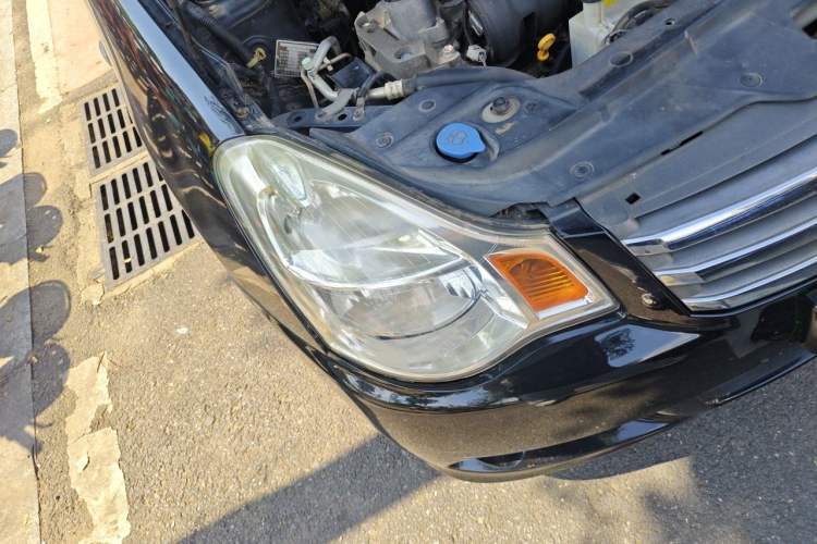 Used Nissan Sylphy 2012 Classic 1.6XE Manual Comfort Edition Right Front Headlight