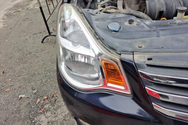 Used Nissan Sylphy 2012 Classic 1.6XE Manual Comfort Edition Right Front Headlight