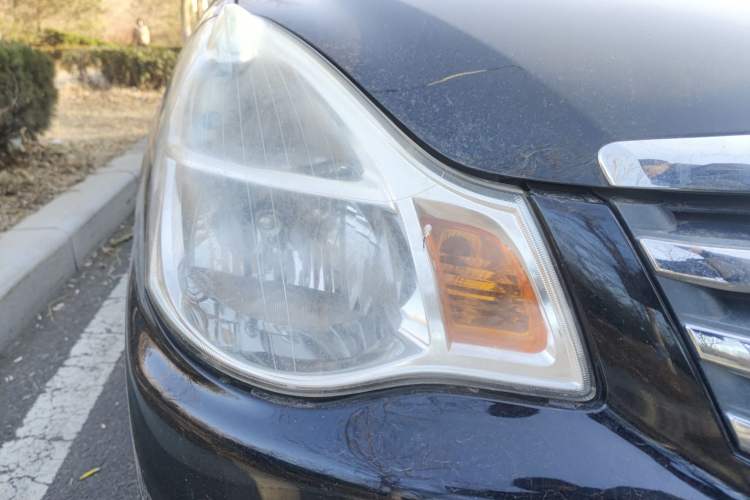 Used Nissan Sylphy 2012 Classic 1.6XE Manual Comfort Edition Right Front Headlight