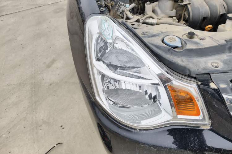 Used Nissan Sylphy 2012 Classic 1.6XE Manual Comfort Edition Right Front Headlight